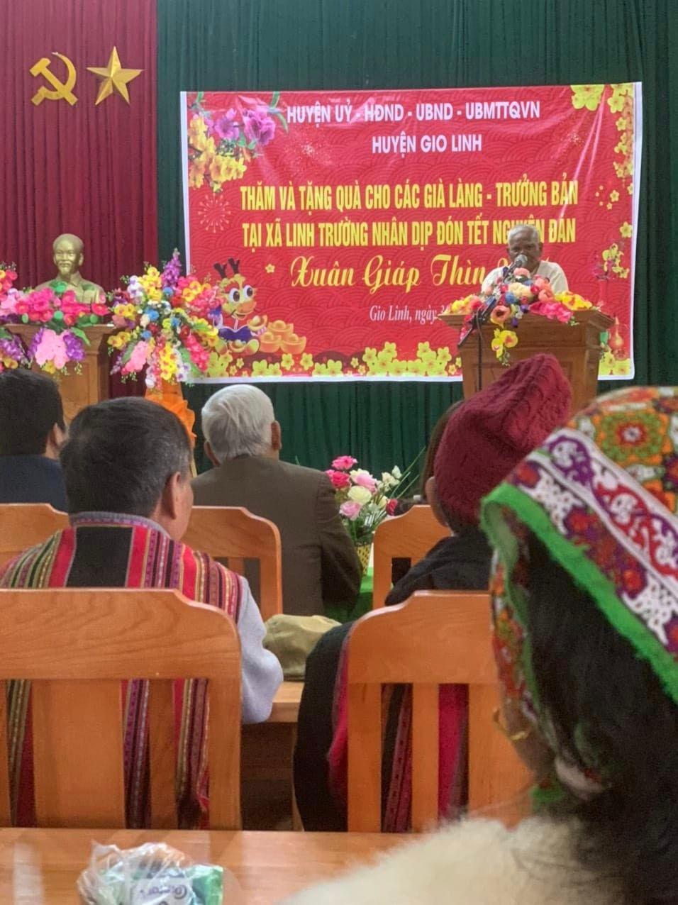 Lãnh đạo huyện Gio Linh thăm, tặng quà cho già làng, trưởng bản, người có uy tín trong đồng bào...